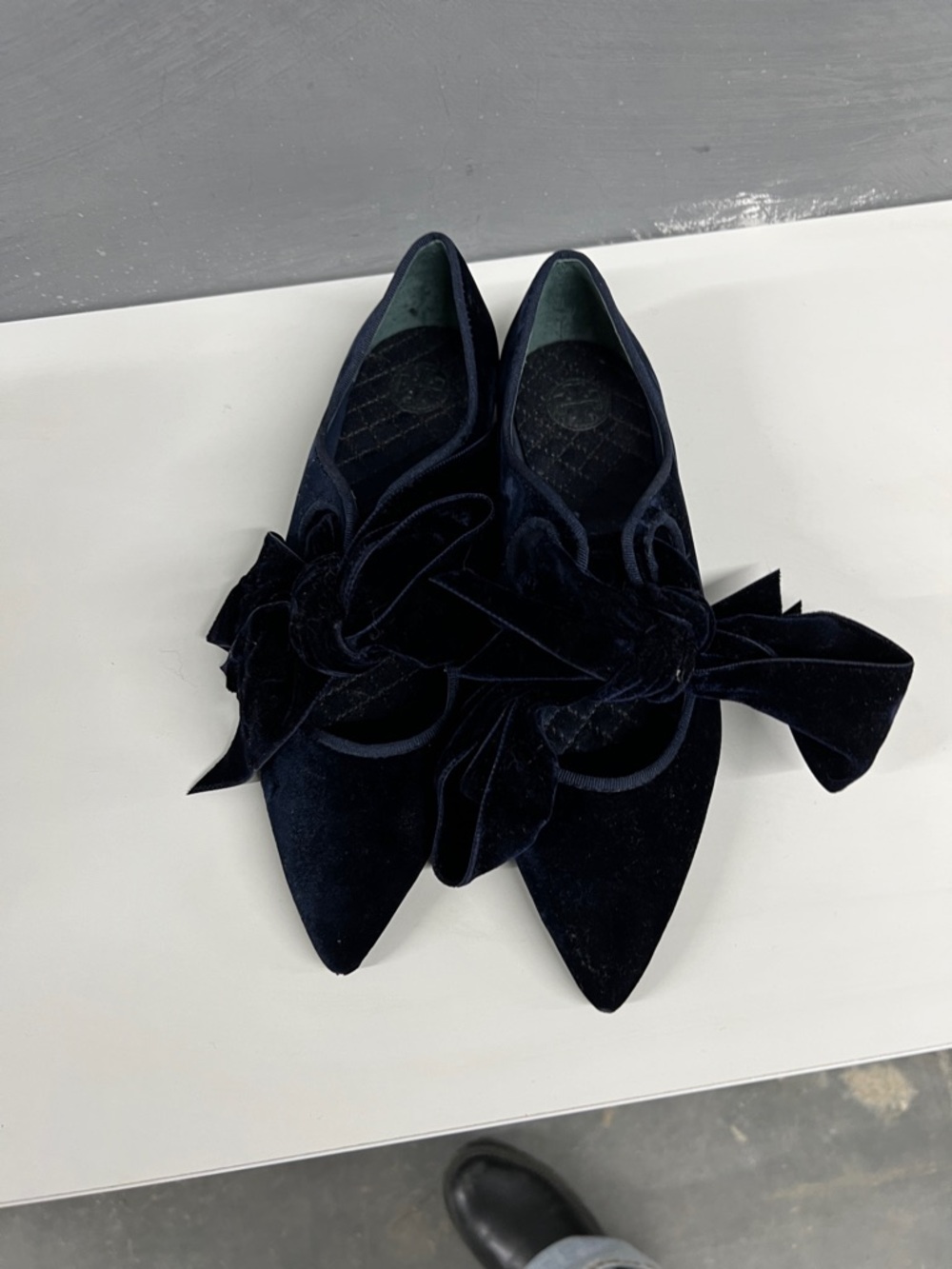 Tory Burch Blue Velvet Pointed Bow Flats - Picture 5 of 7